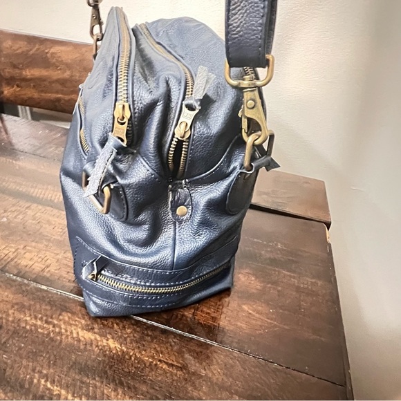 Blue black Wanderer handbag Adjusts to crossbody shoulder or hand. - Picture 4 of 14